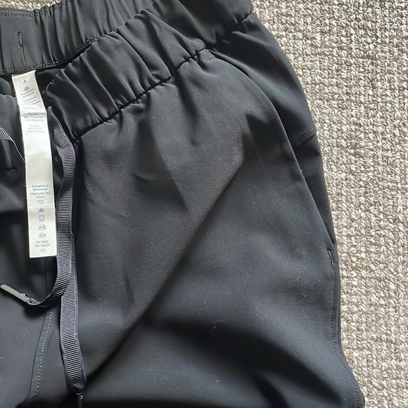 Lululemon black pant Sz 4 - Picture 3 of 6